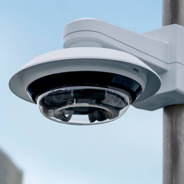 Axis P3747-PLVE mounted to a pole outside with the TP1001-E mount